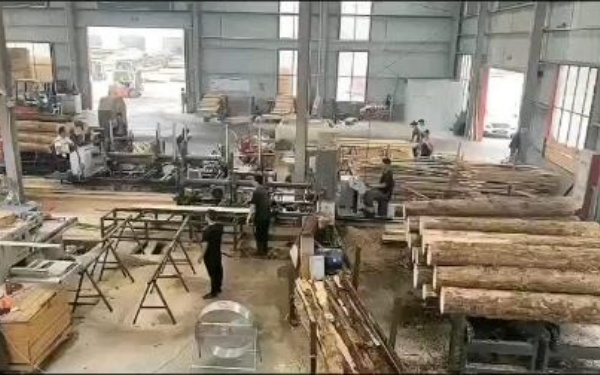 Importance of wearing safety equipment during operation of sintered plate dust collector